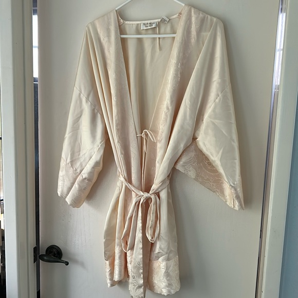 Victoria's Secret Other - Victoria's Secret Gold Label Vintage Satin Short Kimono Robe One Size